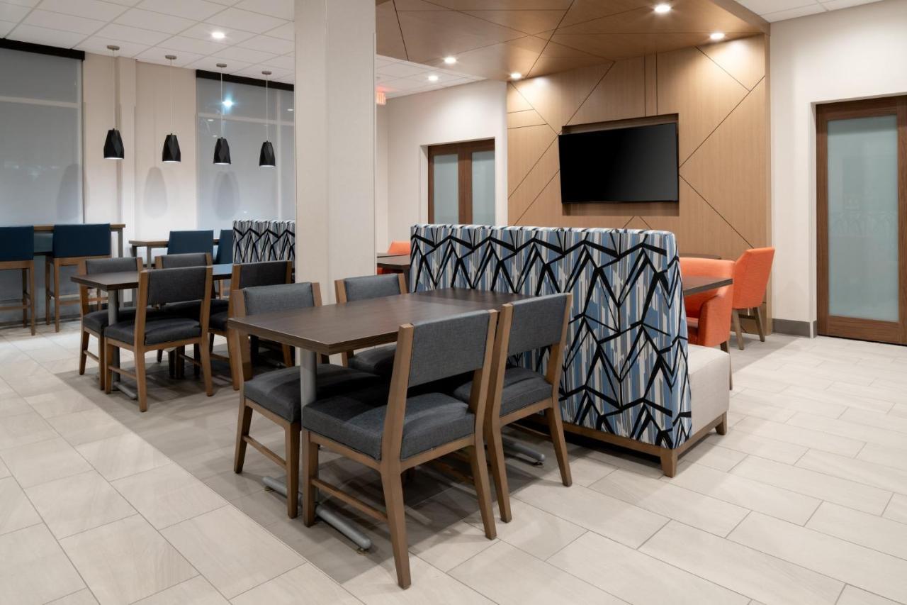 Holiday Inn Express & Suites - Hollister By Ihg Exterior photo