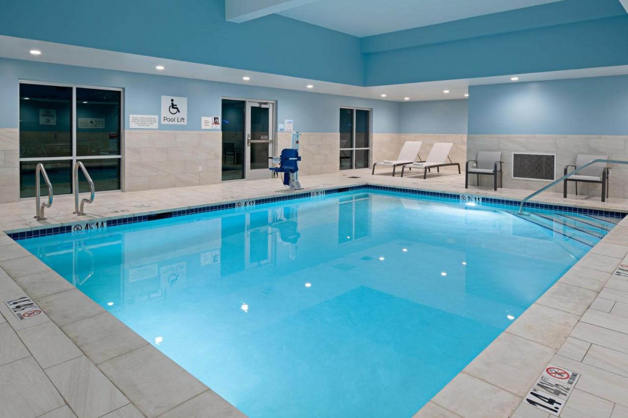 Holiday Inn Express & Suites - Hollister By Ihg Exterior photo
