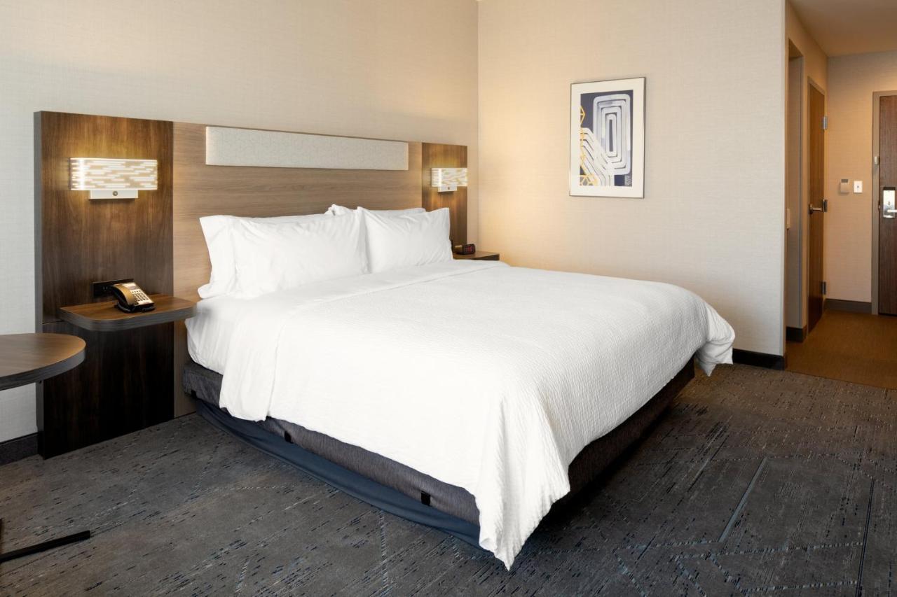Holiday Inn Express & Suites - Hollister By Ihg Exterior photo