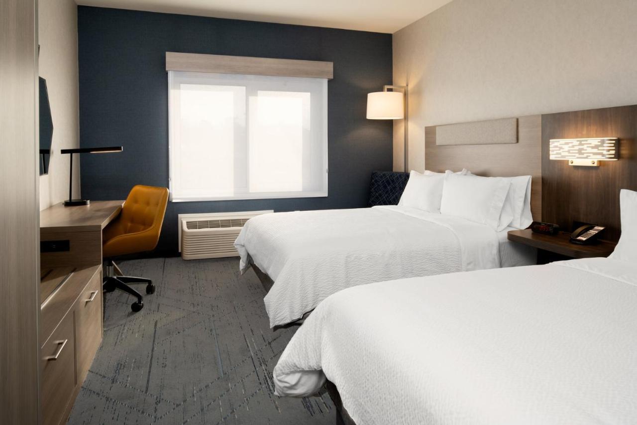 Holiday Inn Express & Suites - Hollister By Ihg Exterior photo