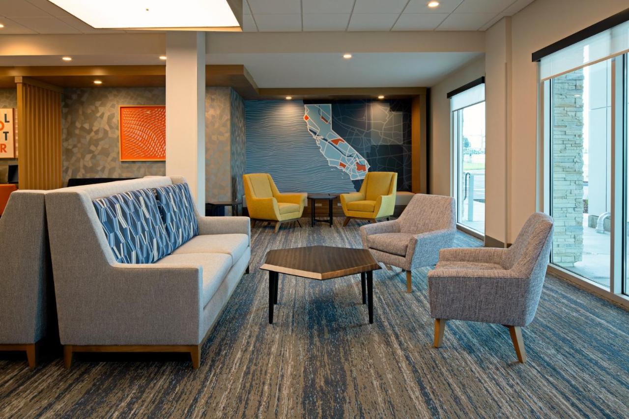 Holiday Inn Express & Suites - Hollister By Ihg Exterior photo