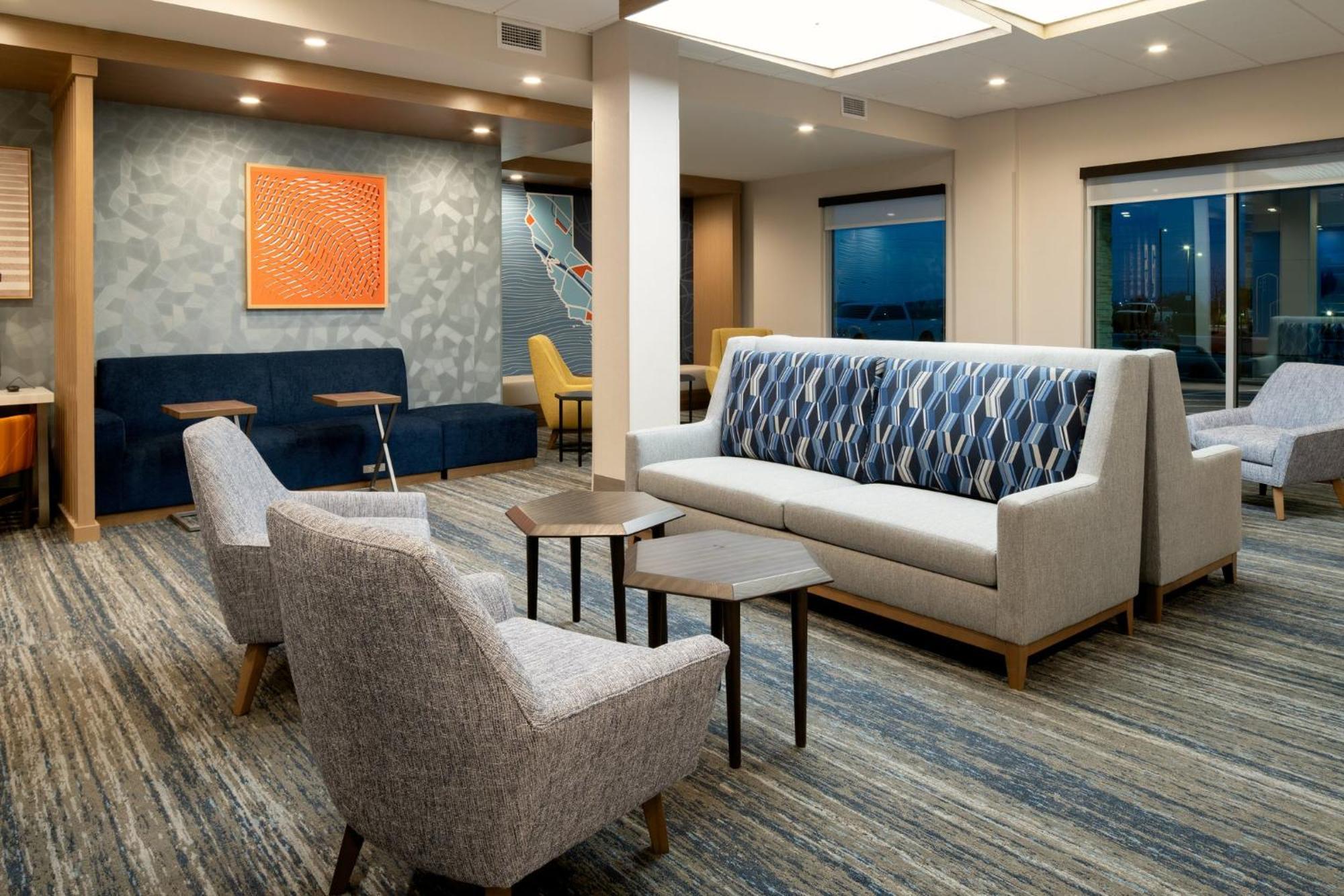 Holiday Inn Express & Suites - Hollister By Ihg Exterior photo